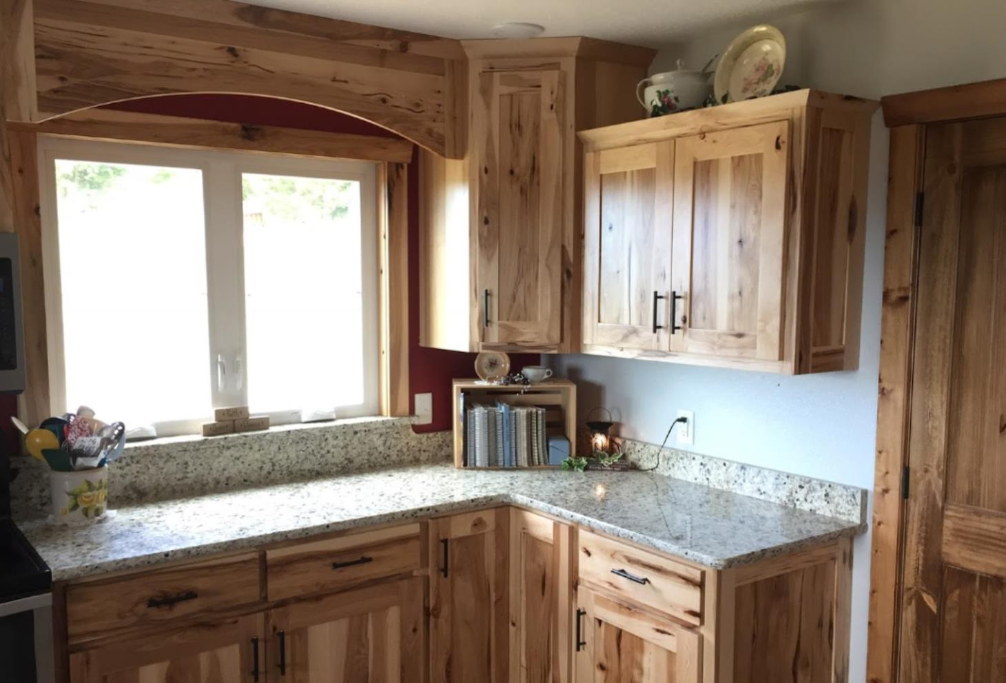 Creative Custom Cabinets and Furniture: Service Image-1